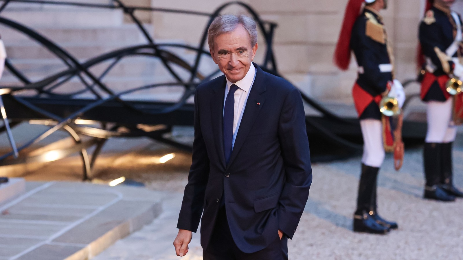 Hissedarlar Arnault’tan netlik istiyor: LVMH’de koltuk kime kalacak?